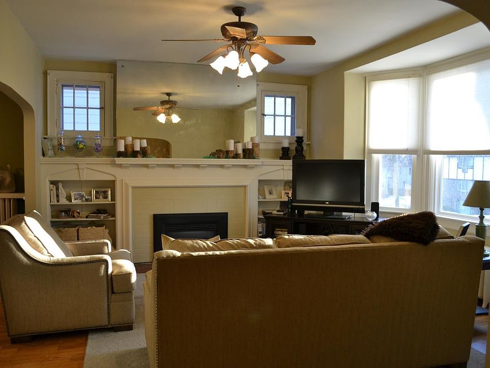 Living Room-Fire Place Heat Efficient