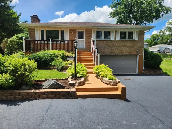 3911 Eastway Dr, Island Lake, IL 60042