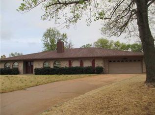 2013 Edinburg Dr, Yukon, OK 73099