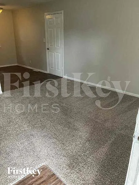 4 bed, 1.5 bath, 992 sqft, $1,630 — Photo 3