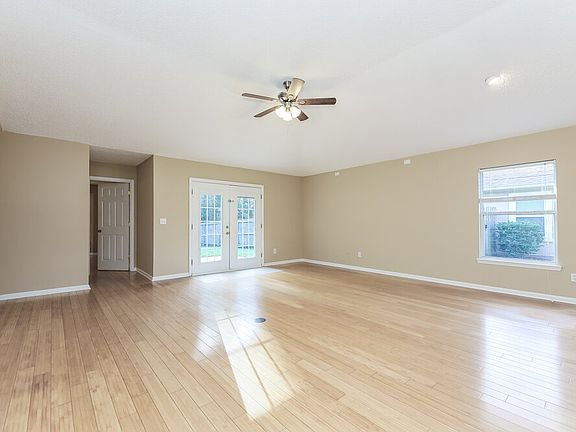 3rd image of 248 Southlake Dr