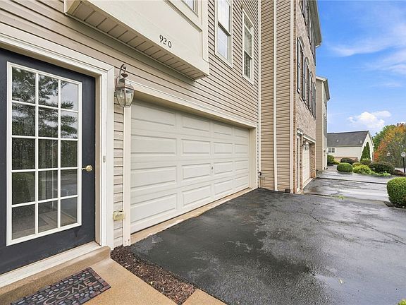 2nd image of 920 Royal Ct