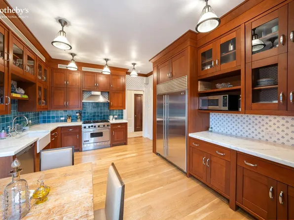 190 Riverside Drive image 11 of 20