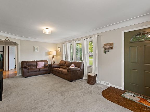 4th image of 2831 Park Dr