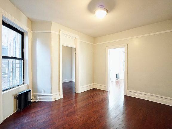 2nd image of 28 Saint Nicholas Pl #4AA
