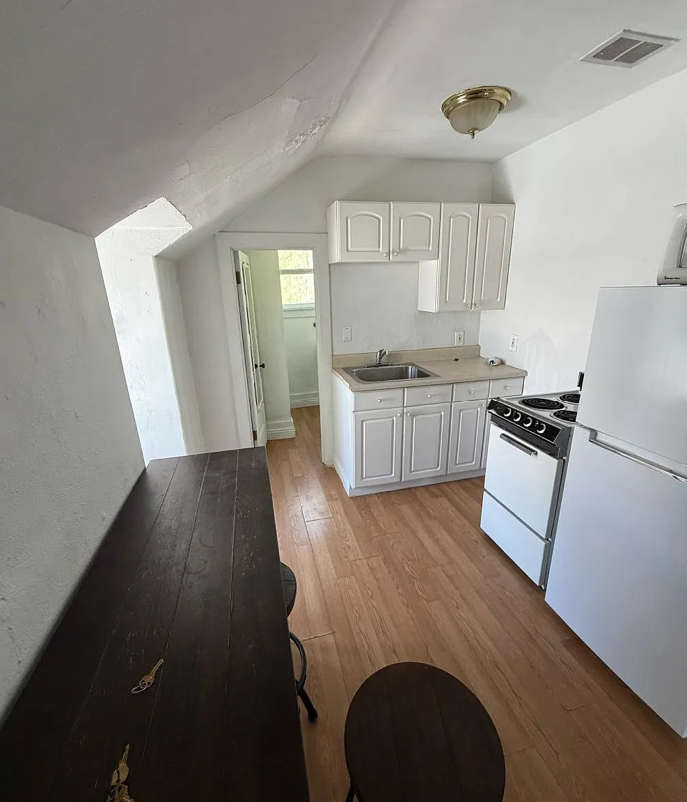 Charming Historic Provo Studio Near BYU — Photo 3
