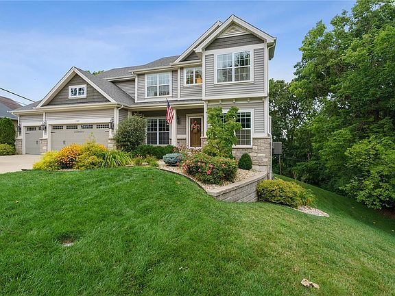 3rd image of 1329 Grandview Dr