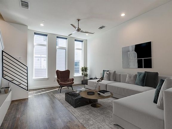 2nd image of 2121 N Garrett Ave #203