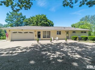 5 Horseshoe Dr, Springfield, IL 62702