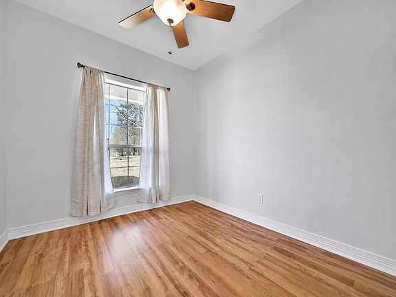 5th image of 21 Twin Forks Dr
