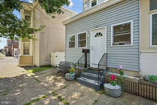 1st image of 324 Hunter St
