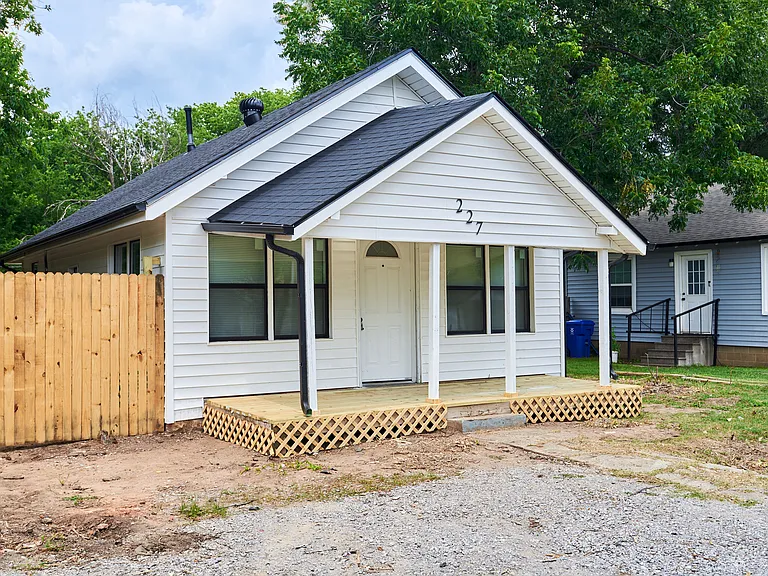 227 W Johnson St — Photo 25