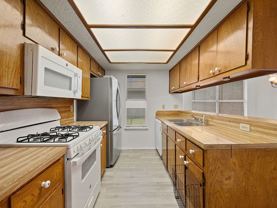 1st image of 800 E Central Dr