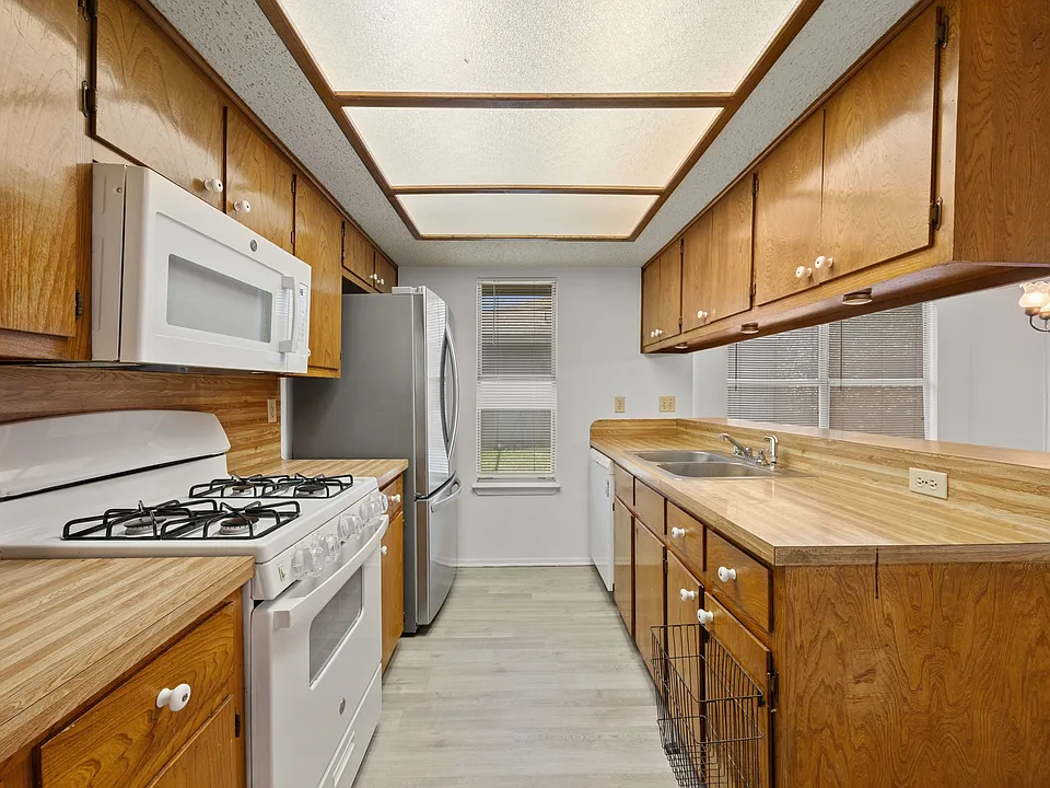 800 E Central Dr