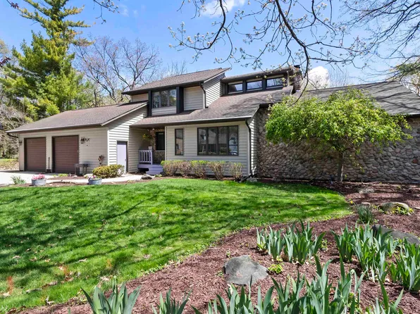 125 Traders Point Ln, Green Bay, WI 54302