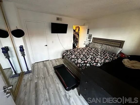3rd image of 1303 Oakdale Ave #D