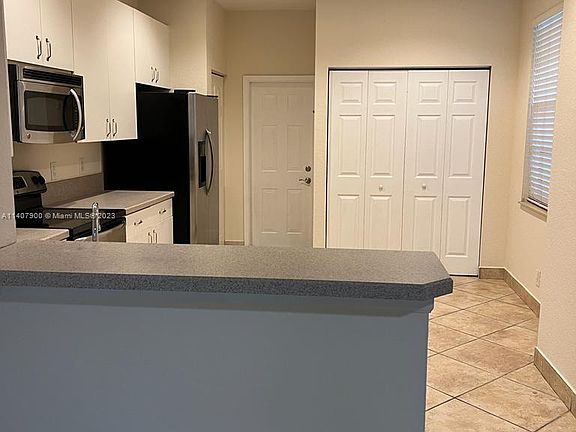 3rd image of 4221 Vineyard Cir