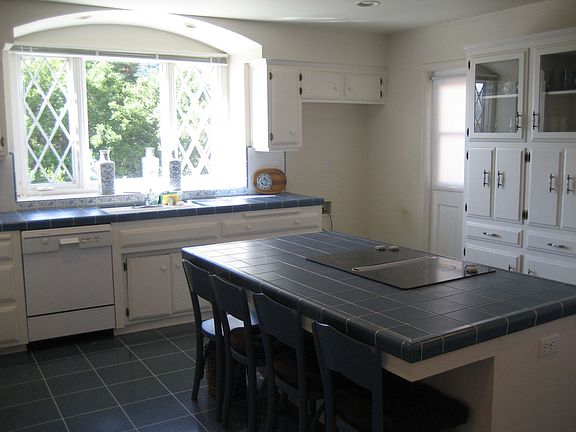 4th image of 147 Los Cerros Dr