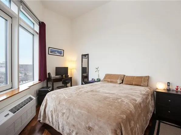 10-17 Jackson Avenue image 4 of 6