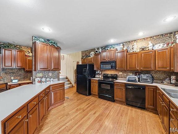 5th image of 1715 Cameron Ct