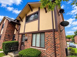 18W123 Kirkland Ln, Villa Park, IL 60181