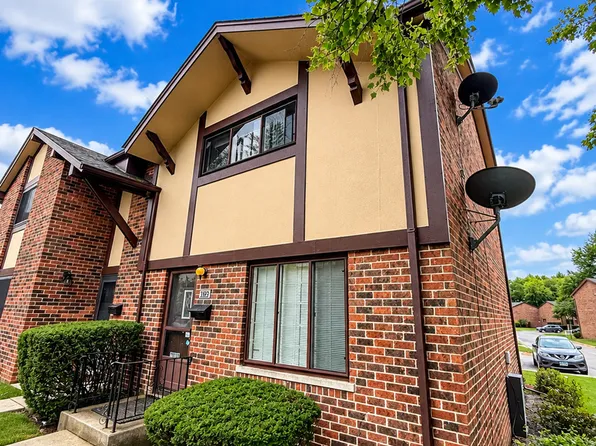 18W123 Kirkland Ln, Villa Park, IL 60181