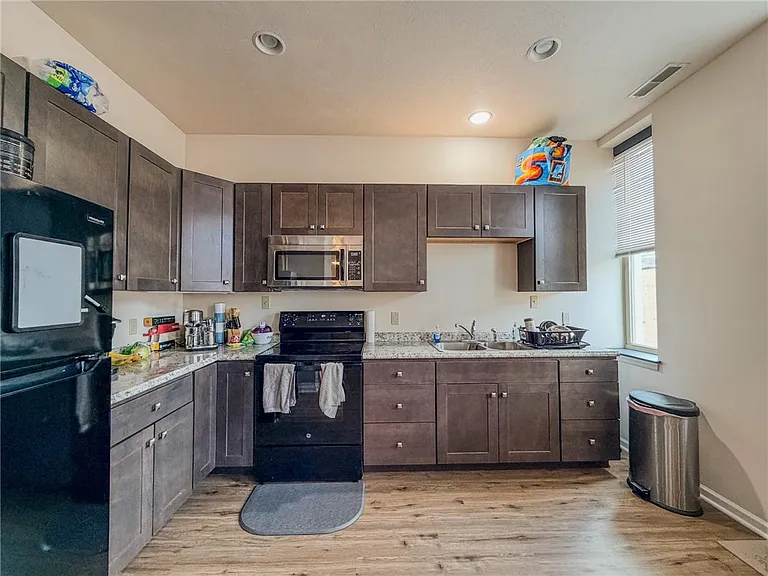 137 N Main St #B — Photo 11