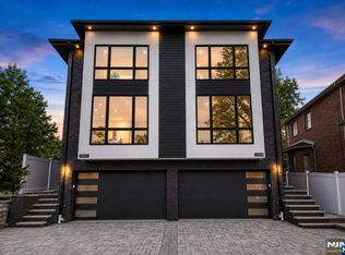 230 8th St #B, Palisades Park, NJ 07650