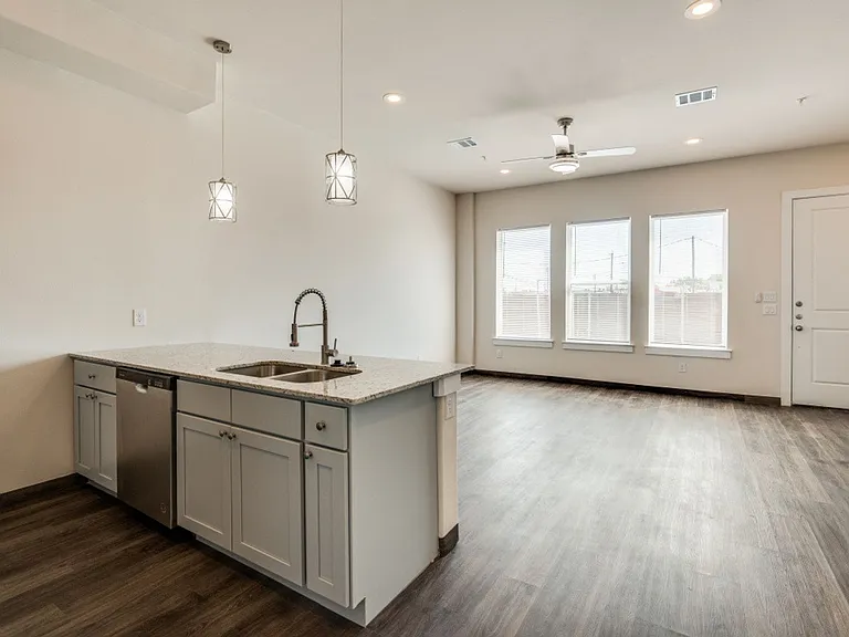 710 Benge Dr — Photo 5