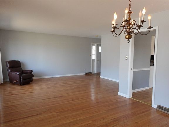 5th image of 4709 W 102nd St