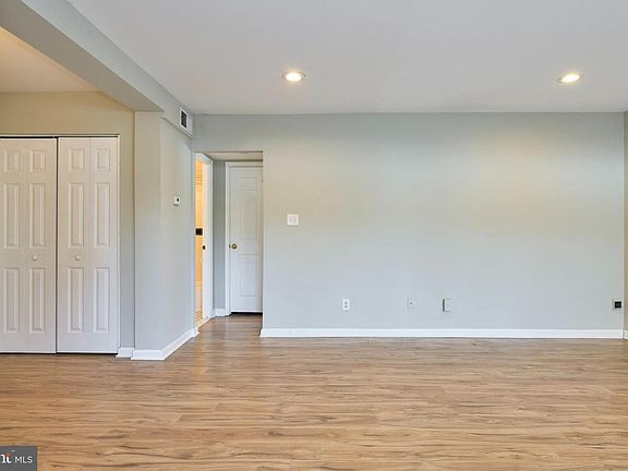 4th image of 156 Haycock Rd Unit A-6