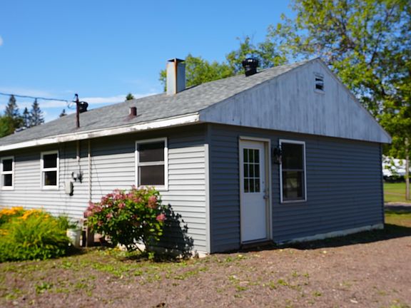 3rd image of 20 Aiken Cir