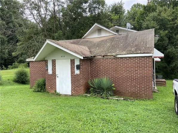 918 Dixie St, Lexington, NC 27292