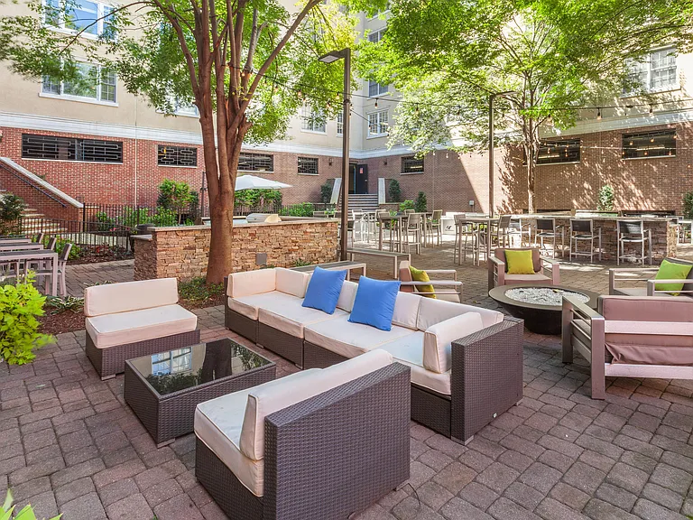Courtyard at Jefferson — Photo 10
