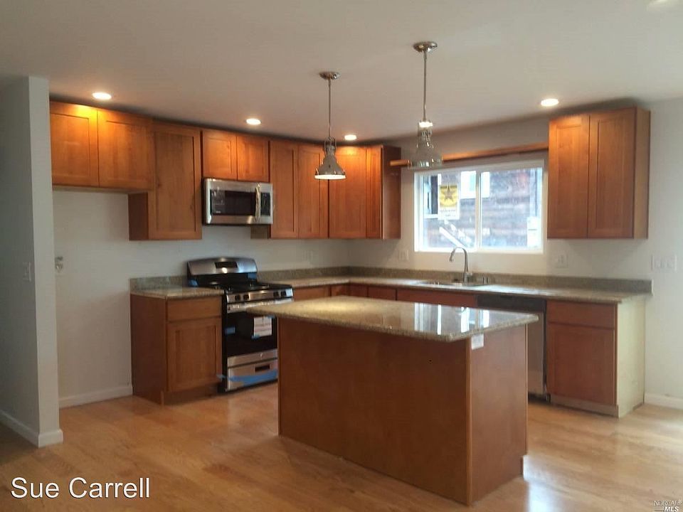 2nd image of 808 Spencer Ave