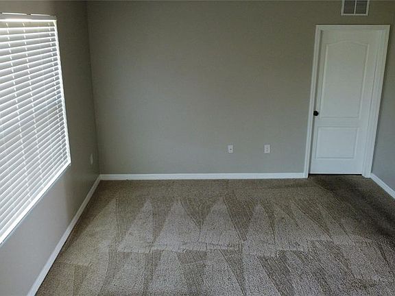 3rd image of 618 Honey Bell Rd