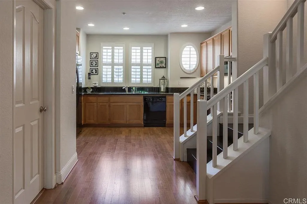 3 bed, 3.5 bath, 1603 sqft, $4,350 — Photo 1