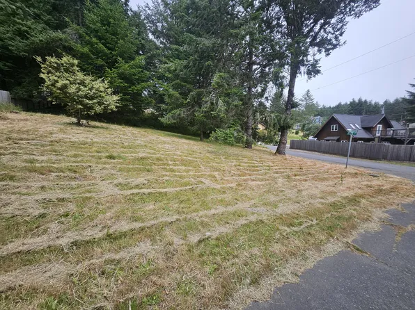 299 Vista Rd, Whitethorn, CA 95589
