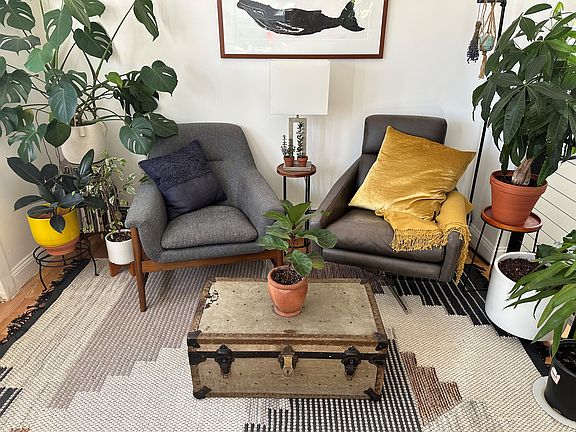 Sitting area abutting kitchen