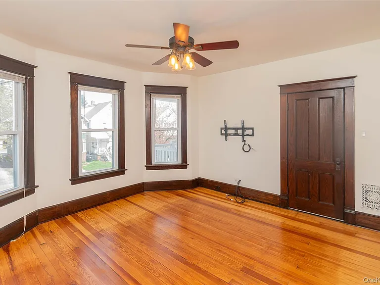 15 Taylor Ave — Photo 14