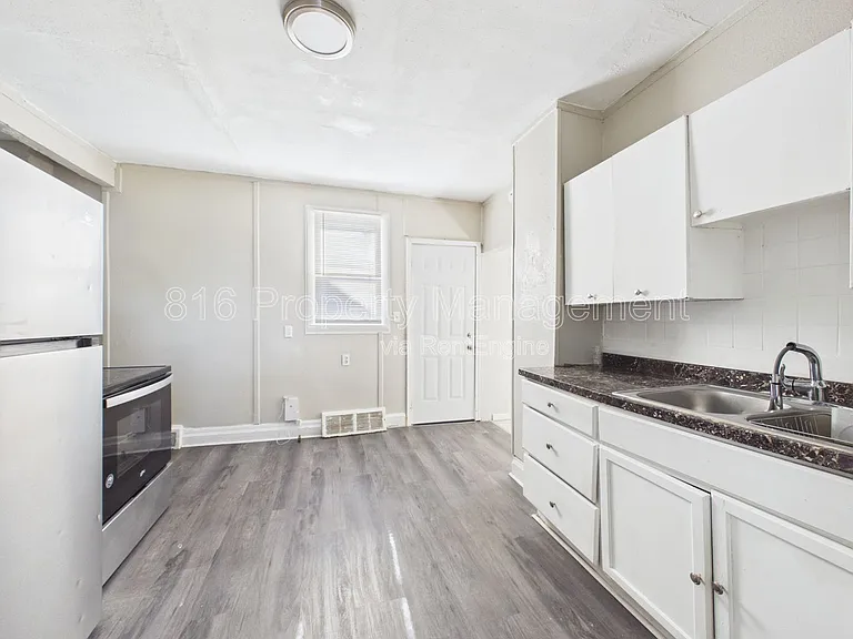 525 Splitlog Ave #R — Photo 7