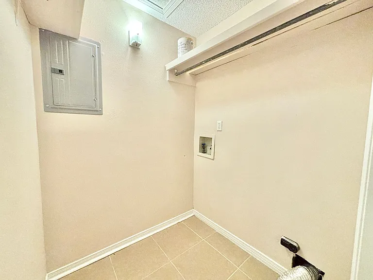 9345 Chisholm Rd #R2 — Photo 7