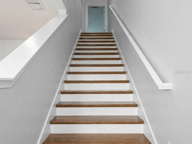 1561 Chelsea Dr — Photo 15