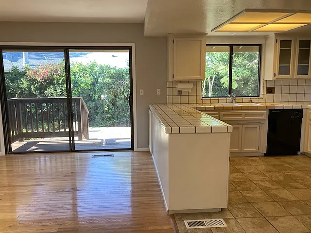 506 Skyline Dr — Photo 9