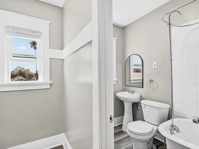 1557 Pine Ave — Photo 17