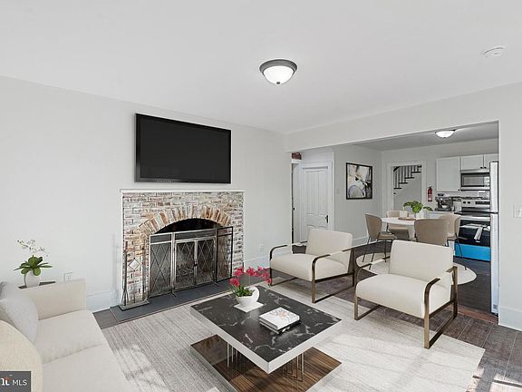 3rd image of 47 Dickinson St