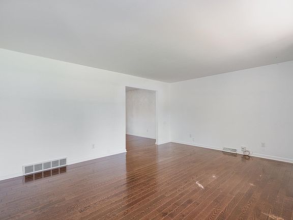 3rd image of 2575 Granada Ln