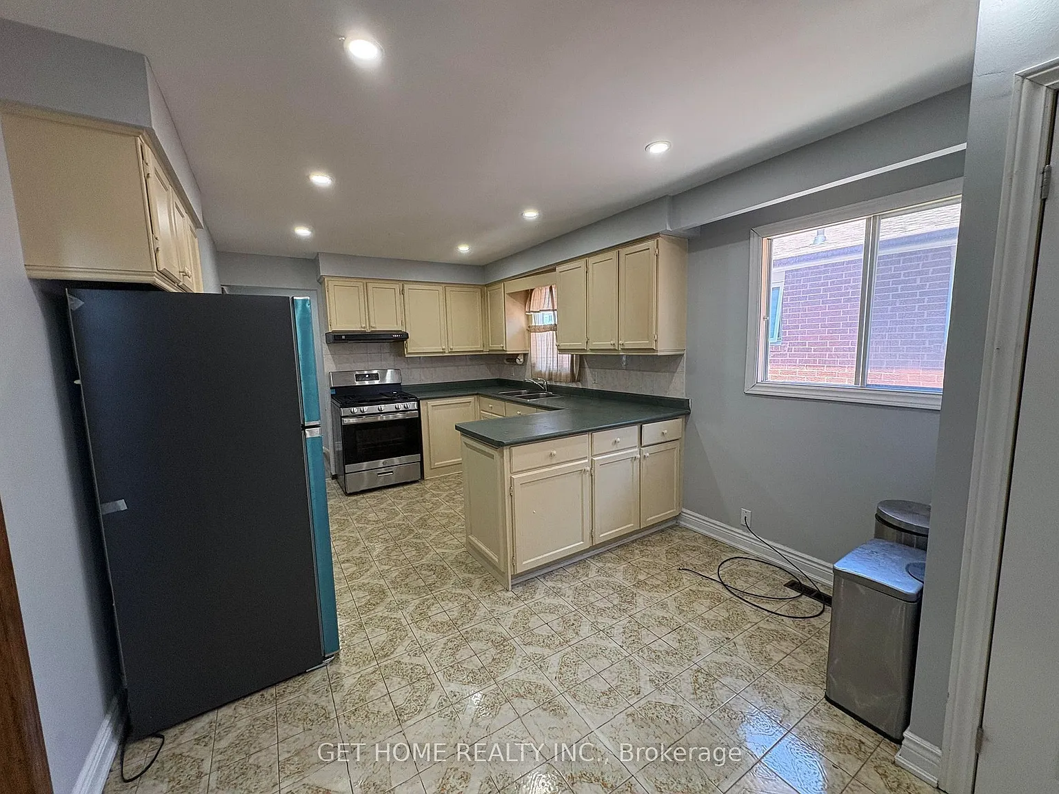 3 bed, $2,500 — Photo 3