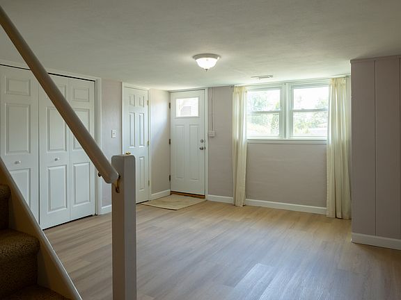3rd image of 1107 Circle Dr