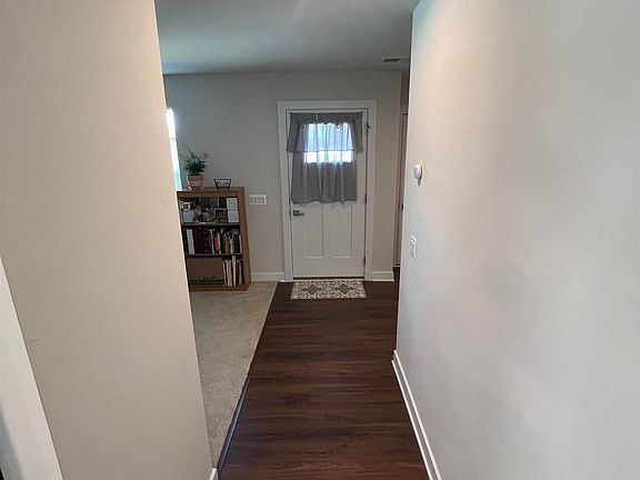 5th image of 25 Pine Knot Dr